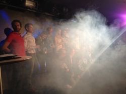 Alla pristagare på scenen bakom lite rök. Josef Fares och hans team bakom Brothers var de enda utvecklare på plats.