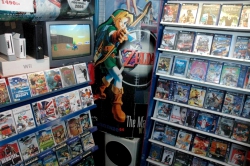 Spelhyllorna - snart en relik från en svunnen tid?