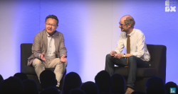 Shuhei Yoshida, till höger, pratar om Vita-planer.